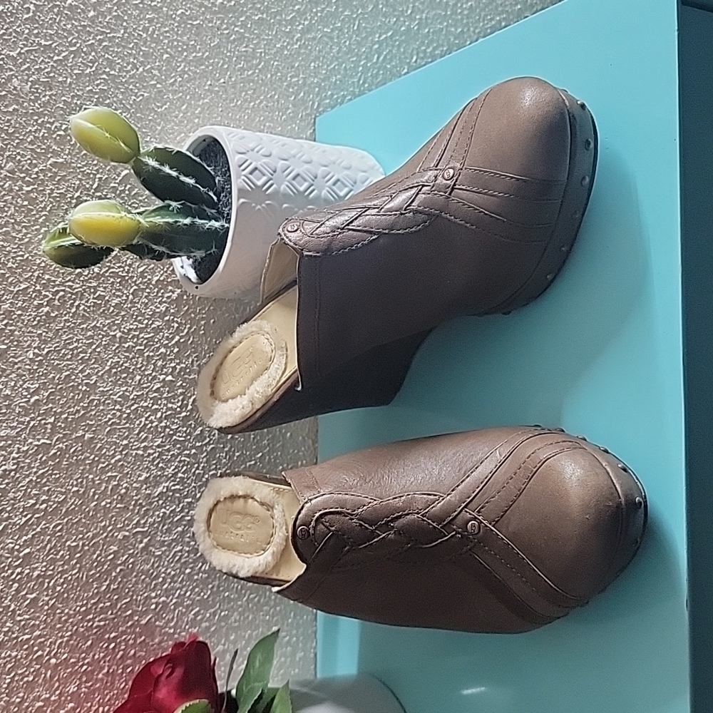UGG wedges shoes 👞.